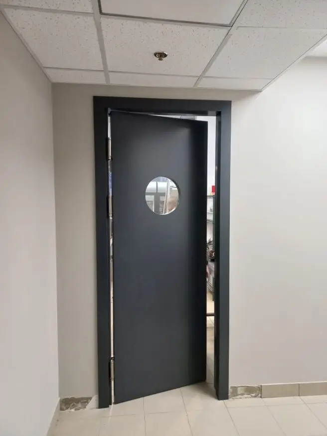 Дверь маятниковая со стеклом Balance 18