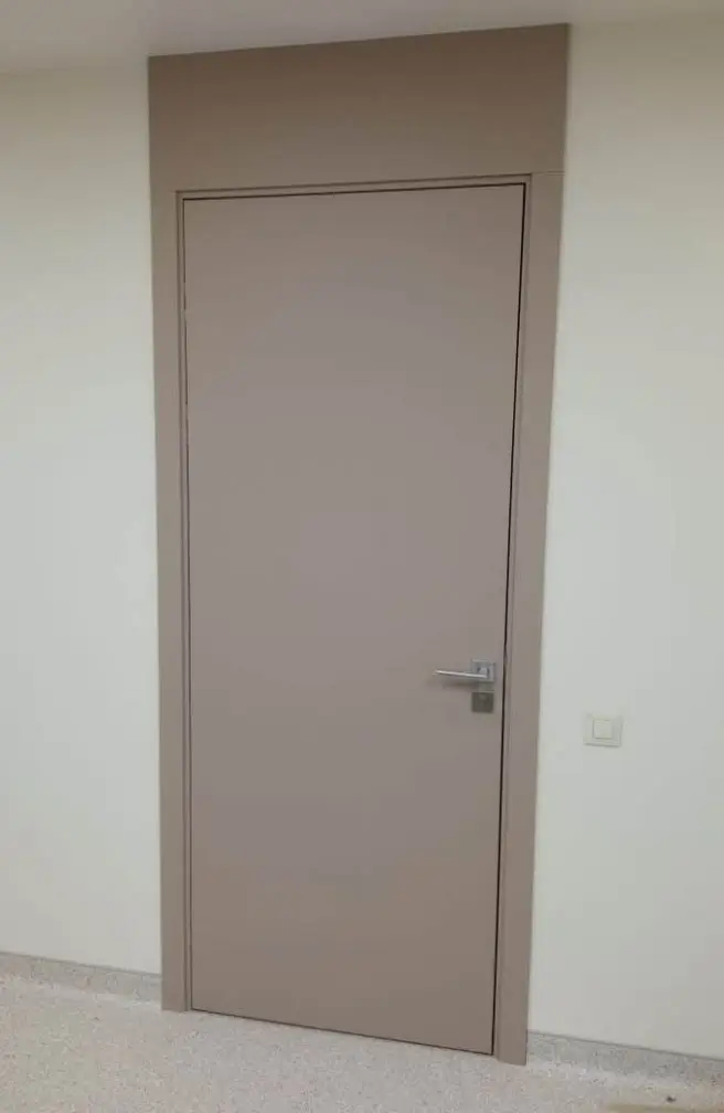 Дверь распашная высокая Level 4